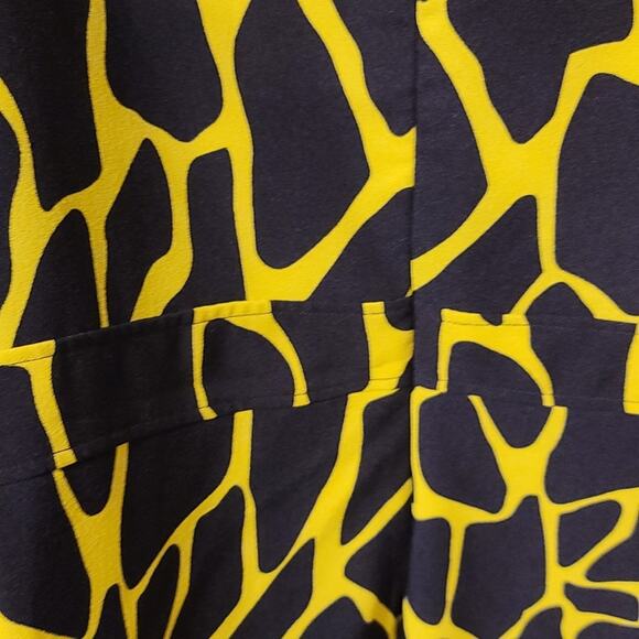 Giraffe Print Romper with pockets Size M Preloved - Picture 4 of 6